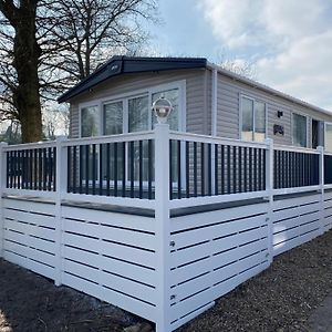 Coghurst Hall Holiday Home Sleeps 6, 2 Bedrooms